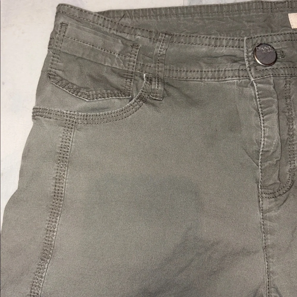 DKNY jeans Shorts hiking shorts Stretch 7.5” inseam mid rise army green NWOT